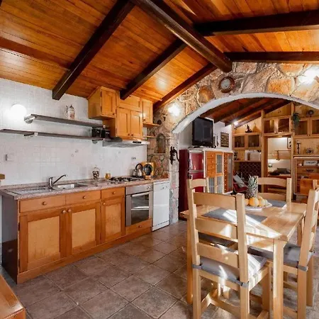 Stone House Anja 펜션 *