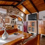 Stone House Anja بيت للعطل *