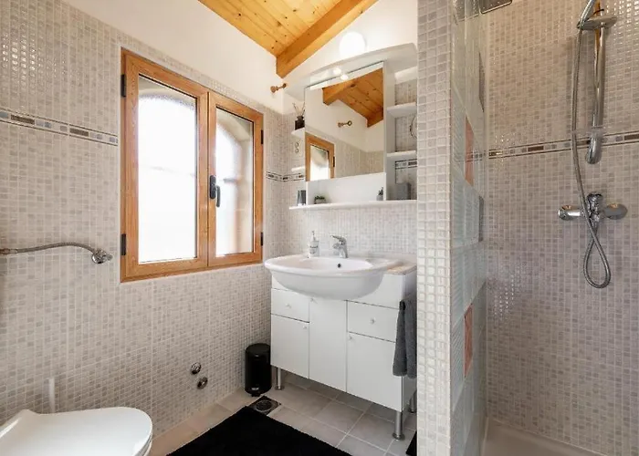 Stone House Anja Semesterbostad