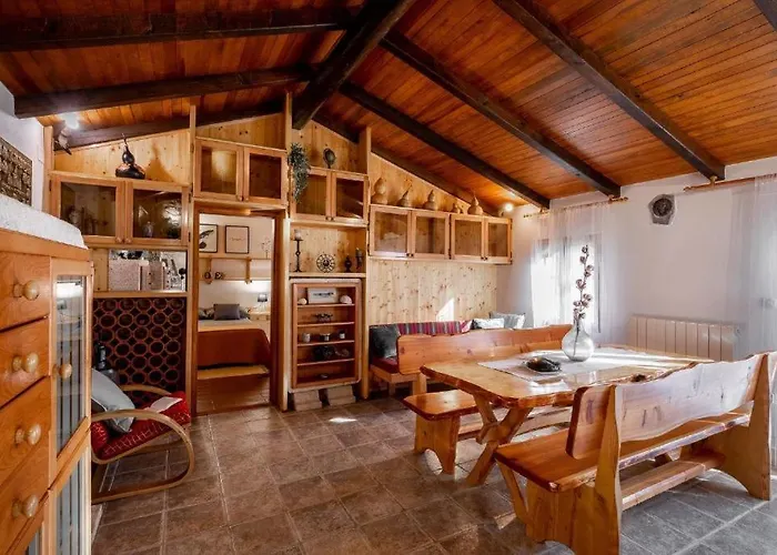 Semesterbostad Stone House Anja