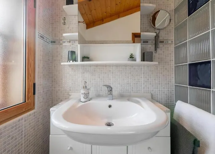 Stone House Anja Semesterbostad