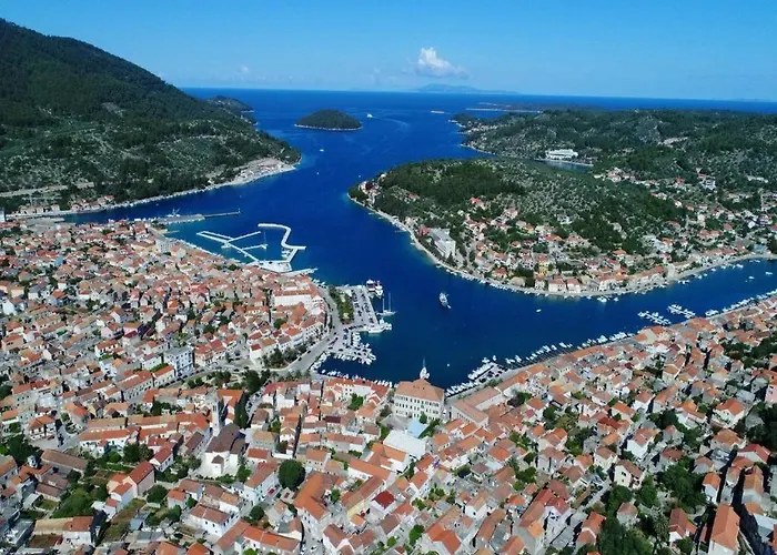 Semesterbostad Stone House Anja