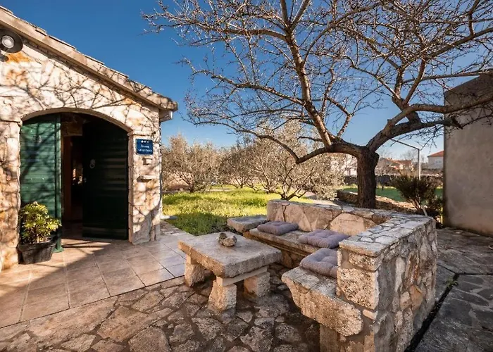 Semesterbostad Stone House Anja *