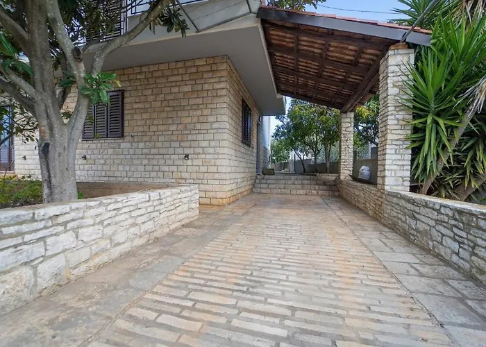 Stone House Anja Vela Luka