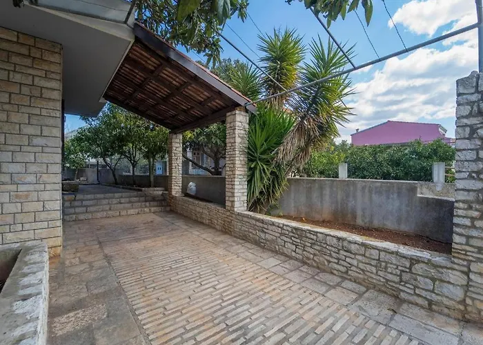 Semesterbostad Stone House Anja *